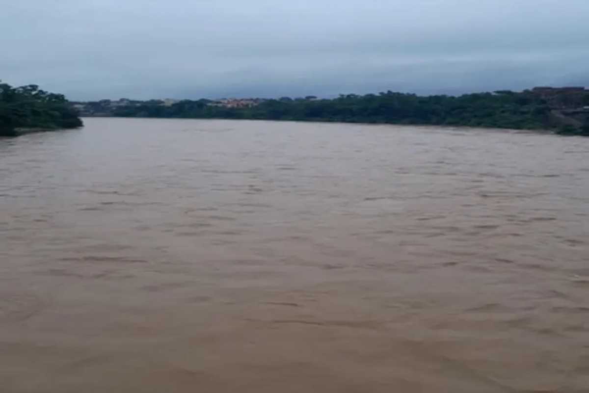 बिहार की नदियां लाल निशान से ऊपर, कटाव ने कई इलाकों को बढ़ाई परेशानी